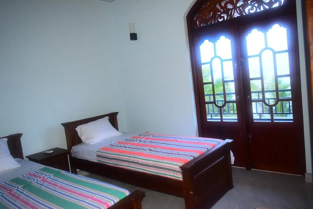 Konukevi Sri Lagoon Villa Negombo